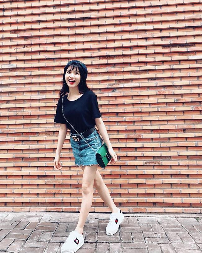 Ngủ dậy uống một cốc nước khoảng 500ml. Sau khi uống khoảng 30 phút thì ăn sáng. Nhất định phải ăn sáng, ăn hết sức bình thường thì mới có sức cho cả ngày làm việc và các bữa khác trong ngày không đói và ăn ít lại được.