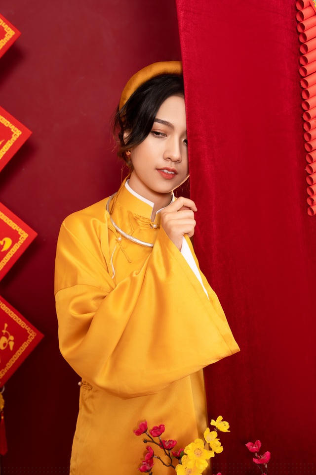 Chuyện biếu quà Tết bố mẹ cũng được đưa ra