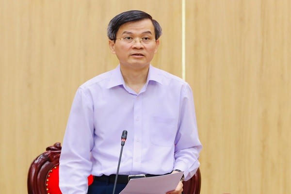 Ông Đoàn Minh Huấn, Bí thư Tỉnh uỷ Ninh Bình, phát biểu tại hội nghị.