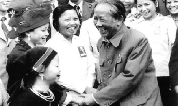 Dâng hương tưởng nhớ công lao Tổng Bí thư Lê Duẩn