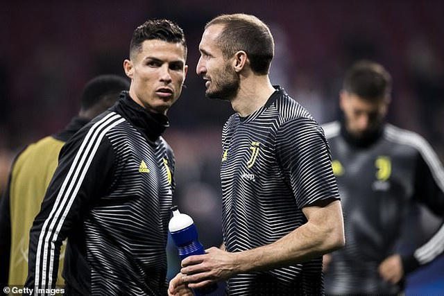 Ronaldo hiện là ông chủ phòng thay đồ của Juventus, ngang với công thần Chiellini