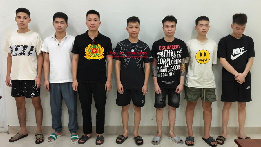 Các đối tượng bị trong đường dây cho vay lãi nặng quy mô trên cả nước bị tạm giữ để điều tra. (Ảnh: Công an TP Đà Nẵng)