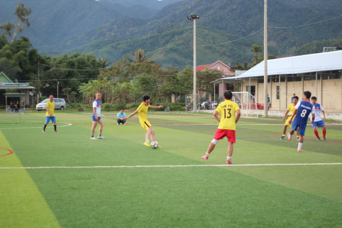 Bước vào trận đấu 2 đội bóng đã chơi hết mình trên tinh thần fairplay, giao lưu, hữu nghị nhằm thắt chặt tình đoàn kết.