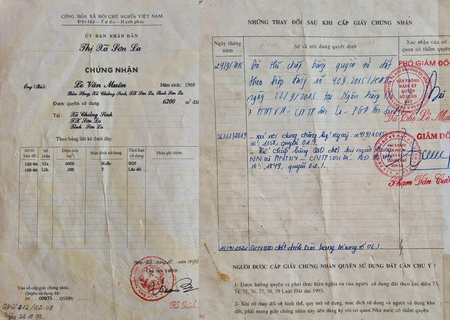 Sổ đỏ và nội dung thế chấp sổ đỏ vào ngân hàng nông nghiệp để vay vốn từ tháng 9/2015 đến tháng 11/2019, gia đình ông Muôn mới làm thủ tục xoá thế chấp.