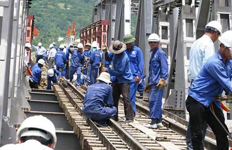 Việc VNR mua thanh ray của Áo đã gây thất thoát hàng tỉ đồng. Ảnh minh họa: NGUYÊN VŨ.
