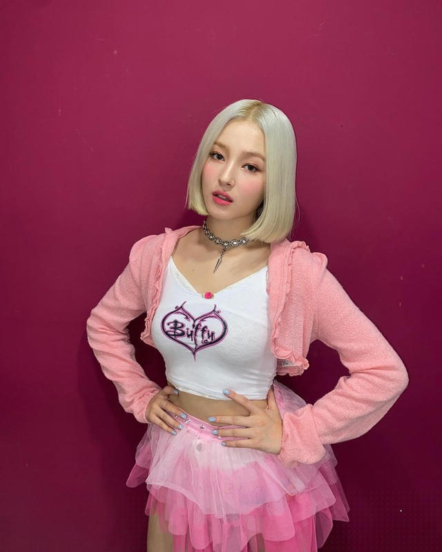 Sự thay đổi ngoại hình của Nancy khiến fan của Momoland thích thú.