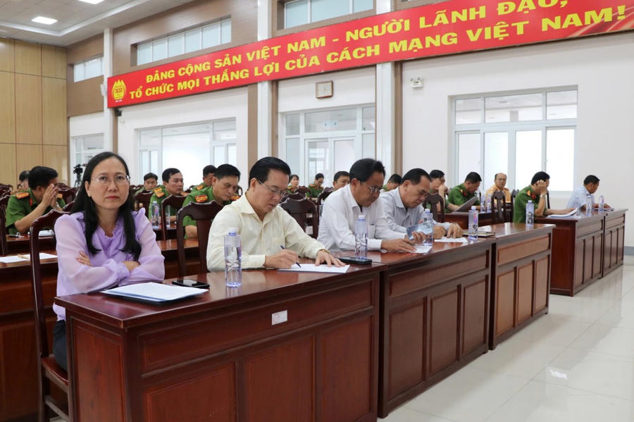 Các đại biểu tham dự hội nghị.