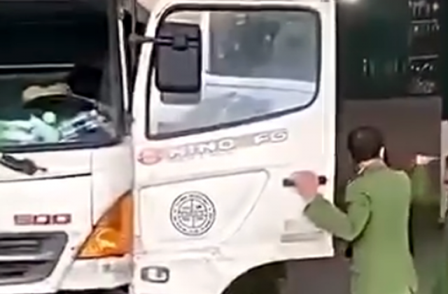 Sơn La: Chém nạn nhân tử vong, người đàn ông vào xe tải cố thủ