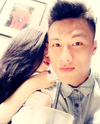 Cả 2 người còn công khai ảnh tình tứ trên facebook cá nhân của mình. Ảnh: internet.