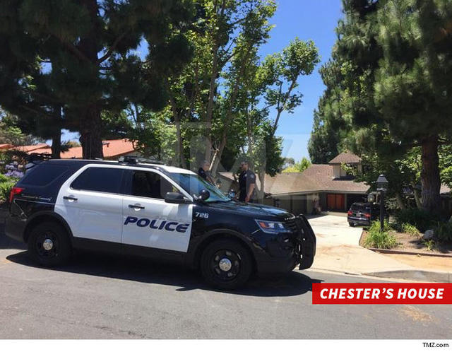 Chester Bennington - thủ lĩnh nh&oacute;m Linkin Park tự tử ở tuổi 41