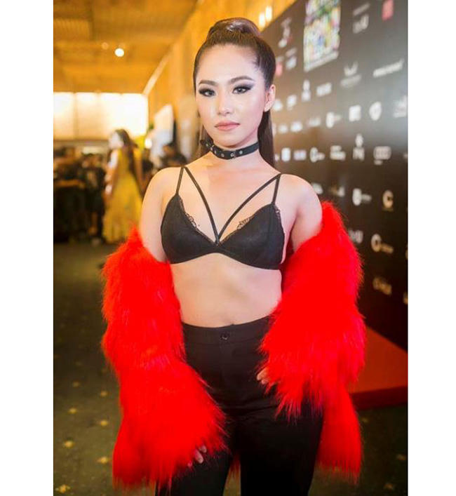 Lương Bích Hữu gây bất ngờ khi ăn mặc táo bạo đến dự một sự kiện thời trang.
