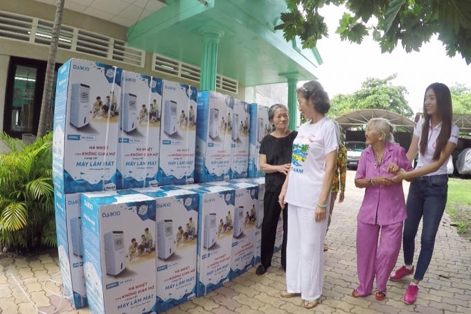 Chi Bảo, Xuân Bắc bảo vệ cho thí sinh Hoa hậu Việt Nam 2016 trước sự công kích của Trấn Thành