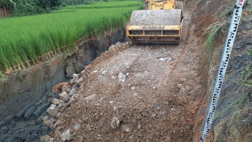 Đại diện chủ đầu tư cùng nhà thầu tiến hành chỉ đaọ thi công dự án đảm bảo tiến độ, chất lượng.
Đại diện chủ đầu tư cùng nhà thầu tiến hành chỉ đaọ thi công dự án đảm bảo tiến độ, chất lượng.