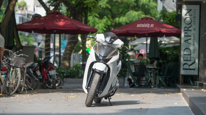 Ảnh chi tiết Honda SH300i được độ khủng tại H&agrave; Nội