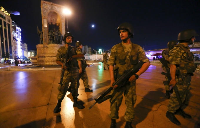 Thổ Nhĩ Kỳ tuyên bố thiết quân luật và lệnh giới nghiêm tạm thời trên toàn lãnh thổ. (Ảnh: Reuters)
