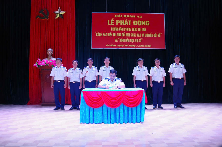 Hưởng ứng Phong trào thi đua “Cảnh sát biển thi đua đổi mới sáng tạo và chuyển đổi số” và

			“Bình dân học vụ số”