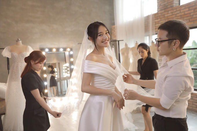 Nhã Phương đích thị là cô dâu của năm khi diện những thiết kế váy cưới trong mơ của mọi cô gái