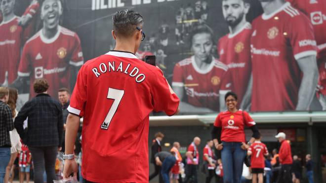 Trực tiếp bóng đá MU - Newcastle: Fan Ronaldo "nhuộm đỏ" Old Trafford (Vòng 4 Ngoại hạng Anh) - 12