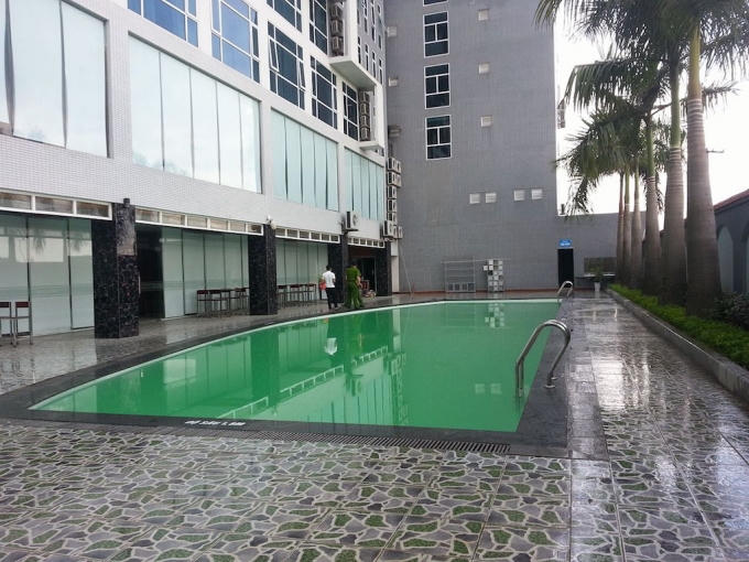 Bể bơi khách sạn Vinh Plazza nơi cháu bé 10 tuổi tử vong trong lúc học bơi.