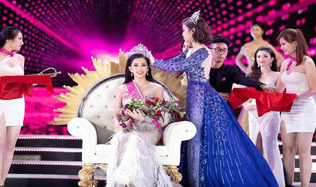 Hoa hậu Trần Tiểu Vy trong đêm đăng quang (ảnh BM).