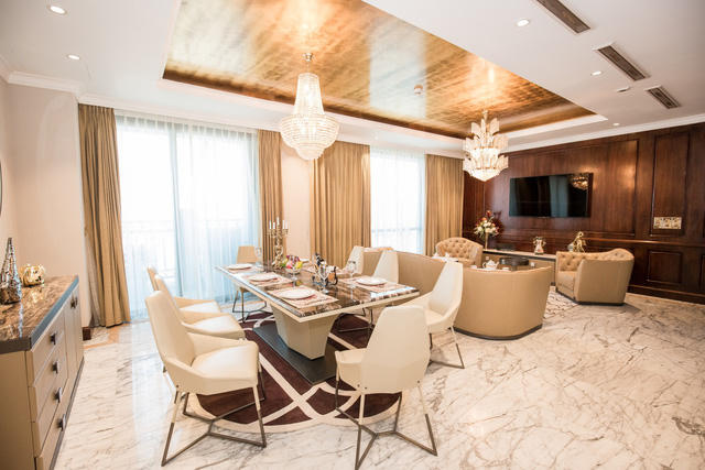 Chia sẻ về lý do lựa chọn căn hộ LonghiC, chàng ca sĩ trẻ cho biết, anh yêu thích vẻ đẹp hoàn mỹ của Vinhomes D’. Palais Louis và anh thích sự sang trong những vẫn rất trẻ trung, hiện đại của LonghiC nên đã quyết định lựa chọn căn hộ này.