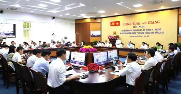 Phó Bí thư Tỉnh ủy, Chủ tịch UBND tỉnh An Giang Hồ Văn Mừng và các Phó Chủ tịch UBND tỉnh đã chủ trì hội nghị sơ kết, đánh giá tình hình kinh tế - xã hội tháng 7 và 7 tháng đầu năm 2025