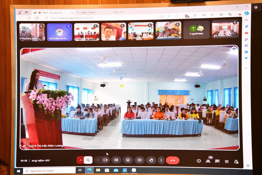 Em Trần Ngọc Lan Phương - Học sinh lớp 9/3, Trường THCS thị trấn Kiên Lương 1, huyện Kiên Lương, tỉnh Kiên Giang phát biểu tại buổi phát động