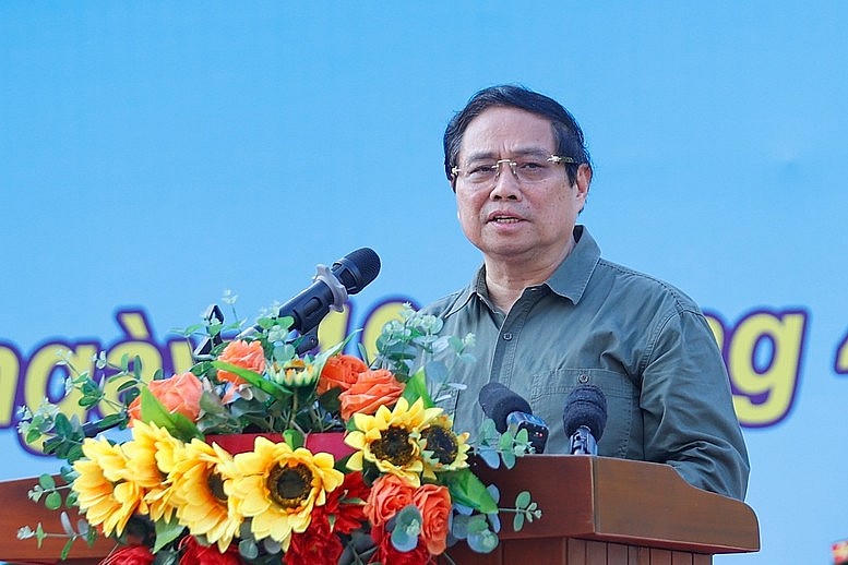 Thủ tướng phát biểu động viện các lực lượng diễu binh, diễu hành.