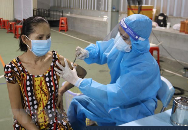 Tiêm vaccine Vero Cell của Sinopharm cho người dân TP.Hồ Chí Minh tại điểm tiêm số 1 Huyền Trần Công Chúa (quận 1). (Ảnh: Thu Hương/TTXVN)