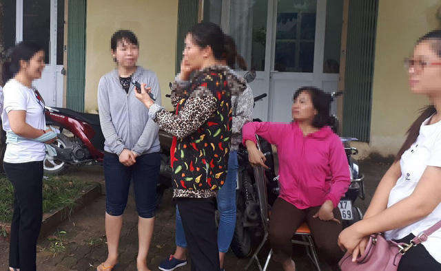 Nhiều giáo viên ở Thanh Oai (Hà Nội) đứng ngồi không yên vì sắp sửa bị cắt hợp đồng. (Ảnh: Đ.T)