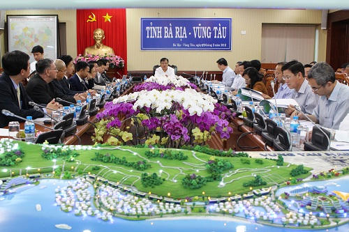 Lãnh đạo tỉnh Bà Rịa - Vũng Tàu nghe báo cáo phương án đầu tư dự án Vũng Tàu Marina City. (Ảnh: Cổng thông tin tỉnh Bà Rịa - Vũng Tàu)