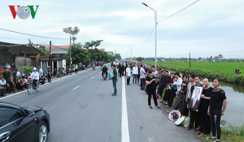 Chủ tịch nước Tr&acirc;̀n Đại Quang đã v&ecirc;̀ với đ&acirc;́t mẹ