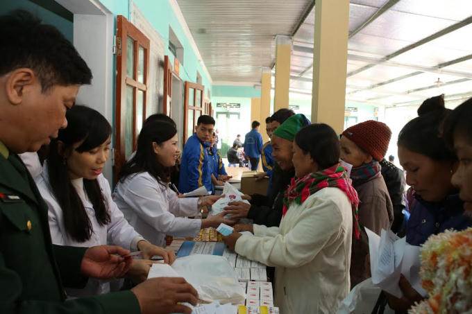 Đoàn từ thiện Tâm Bình cấp phát thuốc miễn phí cho người dân xã Hùng Lợi – huyện Yên Sơn – tỉnh Tuyên Quang