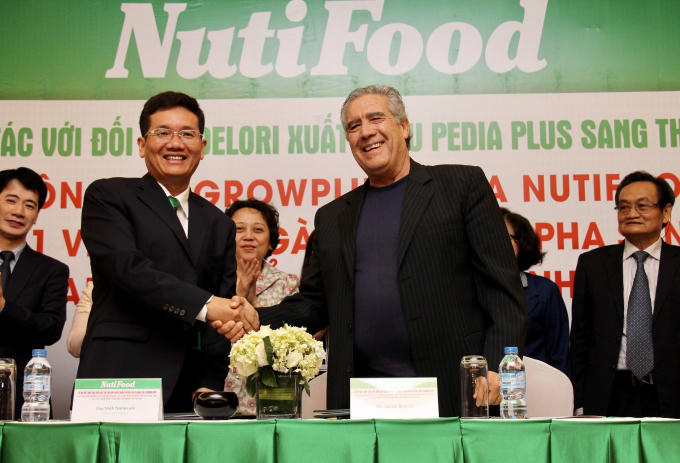 Cái bắt tay ghi dấu nhất của NutiFood trong hành trình nâng tầm sản phẩm sữa do người Việt sản xuất ra, chính là câu chuyện hợp tác đưa sữa dinh dưỡng đặc trị PediaPLUS vào thị trường Mỹ.