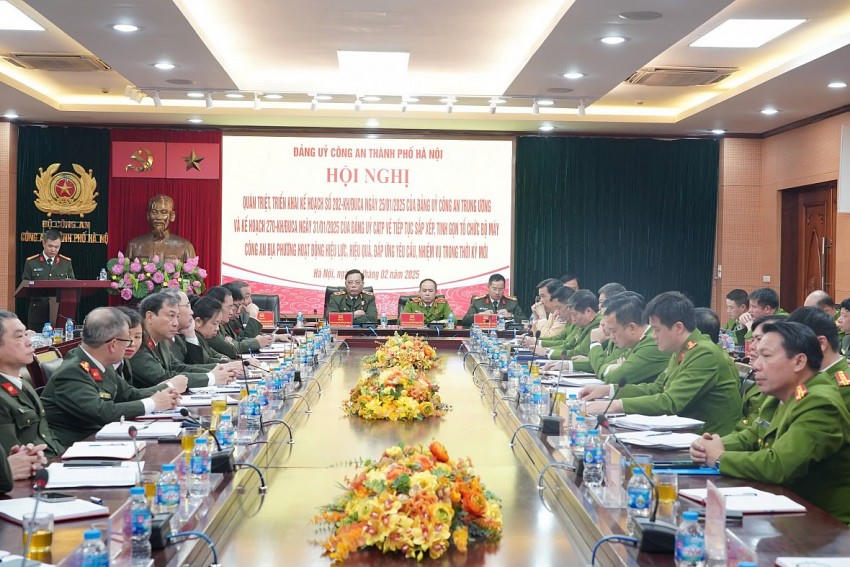 Hội nghị của CATP quán triệt tinh gọn tổ chức bộ máy Công an địa phương. Ảnh Công an Hà Nội.
