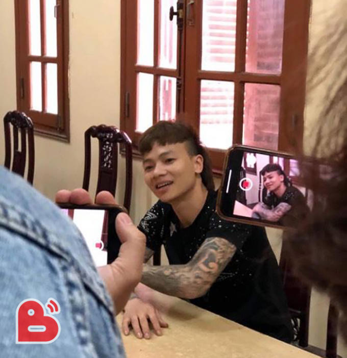 Khả Bảnh tại cơ quan công an. (Ảnh: Beat)