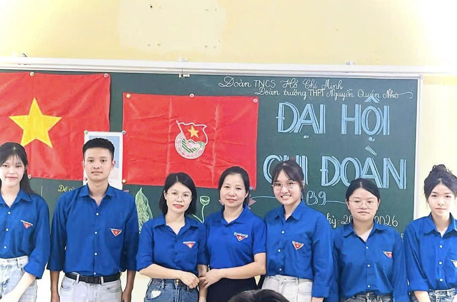 Đại hội Chi đoàn thanh niên tại một tập thể lớp trong trường
