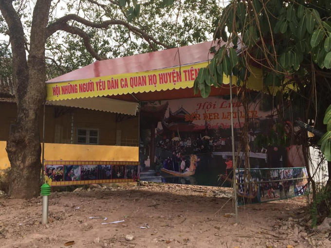 Lều lán phục vụ hát quan họ.