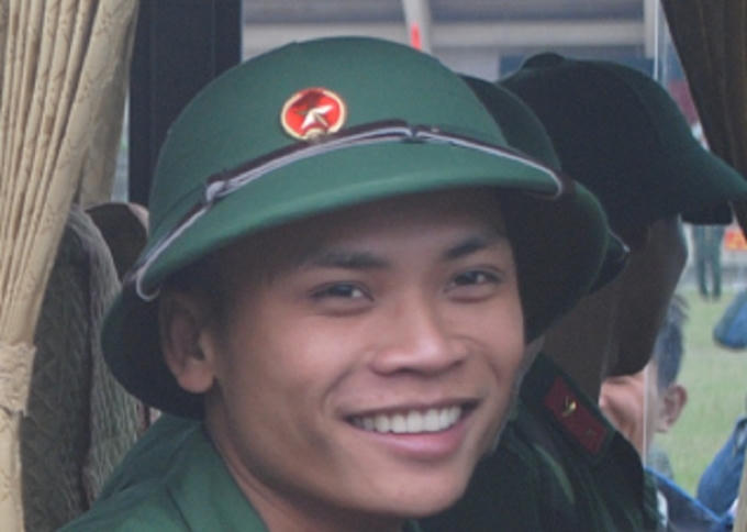 Niềm vui ngày nhập ngũ. (Ảnh Duy Ngợi).