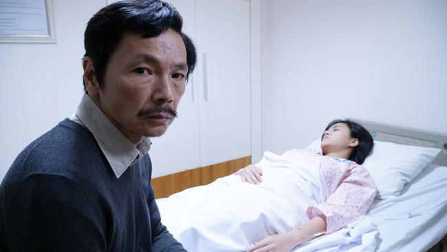 NSƯT Trung Anh sẽ thuyết phục khán giả với vai diễn mới trong phim "Về nhà đi con" (Ảnh: VFC)