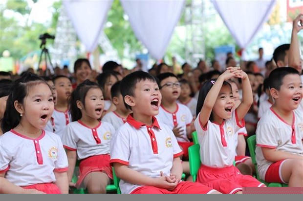 Với trẻ bước vào lớp 1, ngôi trường mới sẽ khiến các em ít nhiều cảm thấy bỡ ngỡ. Ảnh minh họa. (Ảnh: Trịnh Duy Hưng/TTXVN).