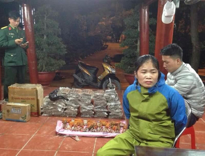 Nguyễn Thị Thúy cùng tang vật bị lực lượng chức năng thu giữ.