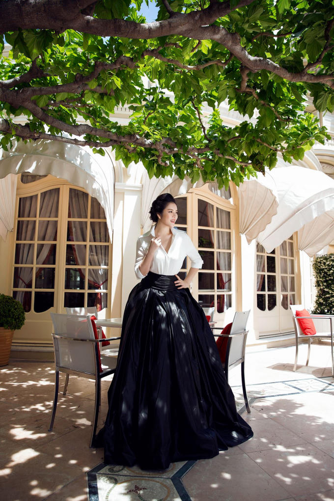 Xuống phố với phong cách sang trọng quý phái như Lý Nhã Kỳ