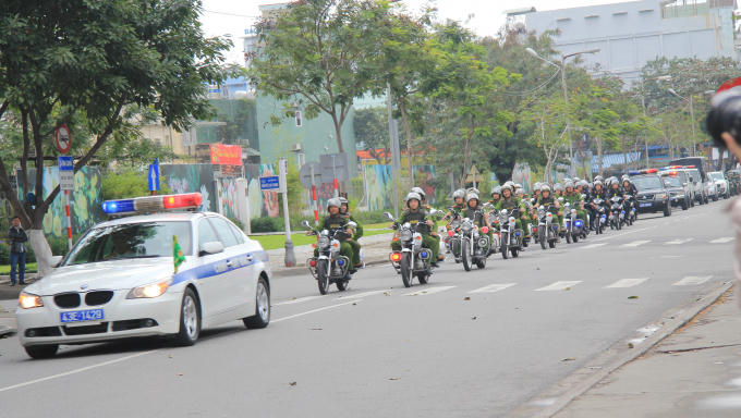 Các lực lượng tham gia lễ ra quân tấn công tội phạm, đảm bảo an ninh trật tự, an toàn giao thông và phòng chống cháy nổdiễu hành trên các tuyến phố Đà Nẵng. (Ảnh: Vân Trương)