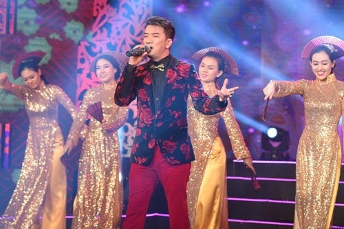 Ngọc Sơn, Đ&agrave;m Vĩnh Hưng nhảy tưng bừng trong đ&ecirc;m nhạc mừng năm mới