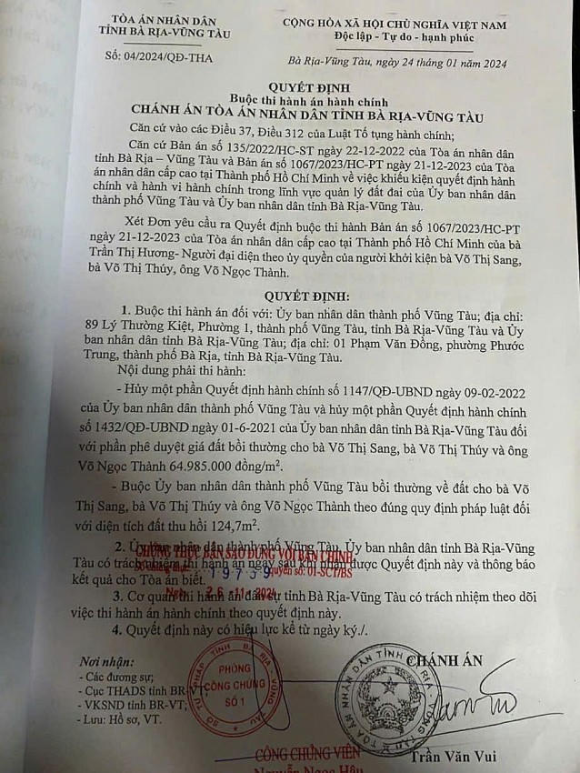 Quyết định buộc thi hành án .