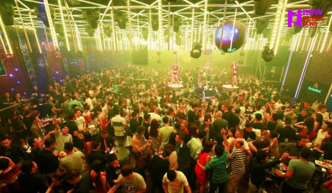 Các cửa hàng kinh doanh dịch vụ Karaoke, Vũ trường, quán bar trên địa bàn Thành phố tạm dừng hoạt động từ 0h00 ngày 01/02/2021 để đảm bảo công tác phòng dịch bệnh COVID-19.