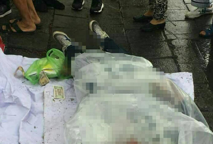 Thi thể người đàn ông được trục vớt.