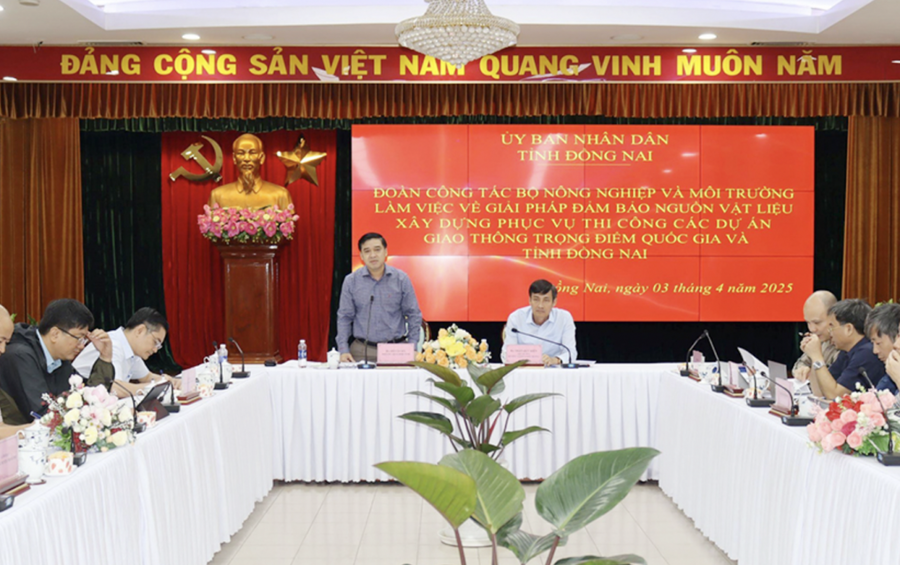 Lãnh đạo Bộ Nông nghiệp và Môi trường làm việc với lãnh đạo tỉnh Đồng Nai. Ảnh: H.Lộc