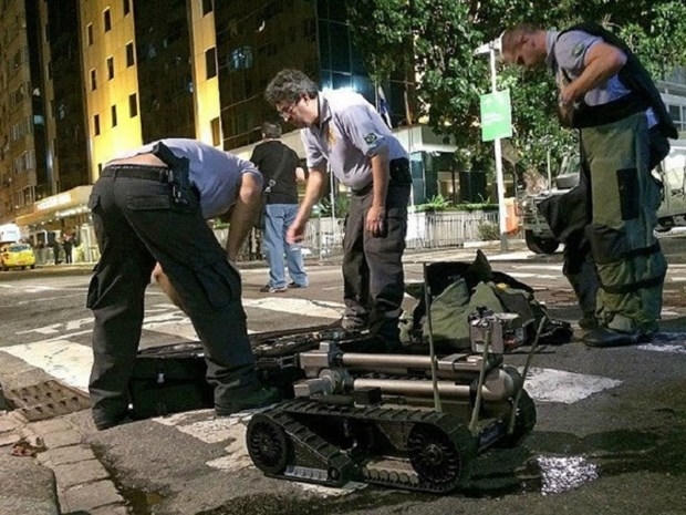 Một đội chuyên phá bom đã được triển khai tới hiện trường.